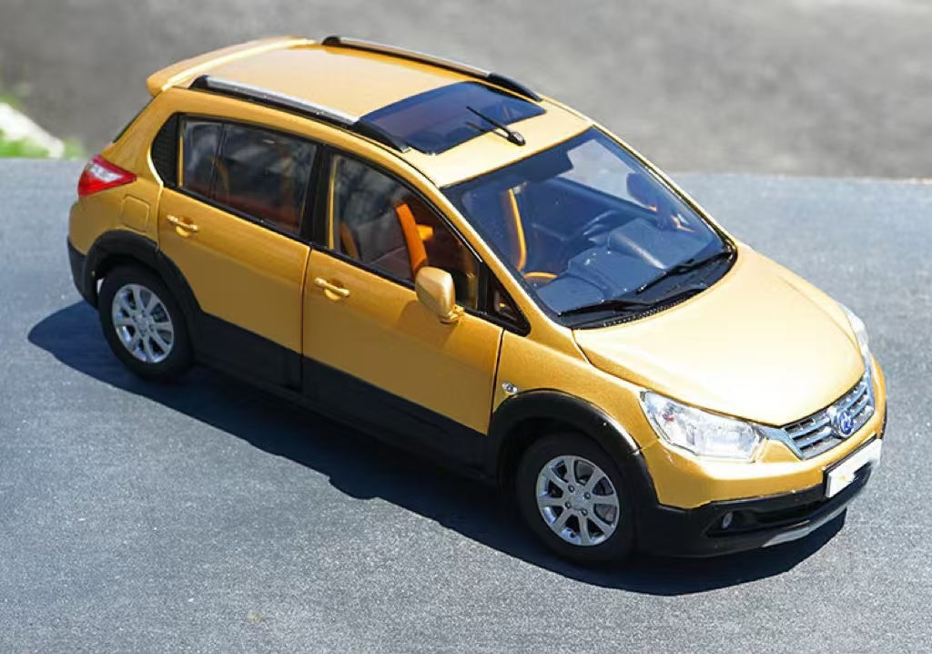 Nissan Venucia R50X SUV Diecast Car 1:18 (Starry Gold)