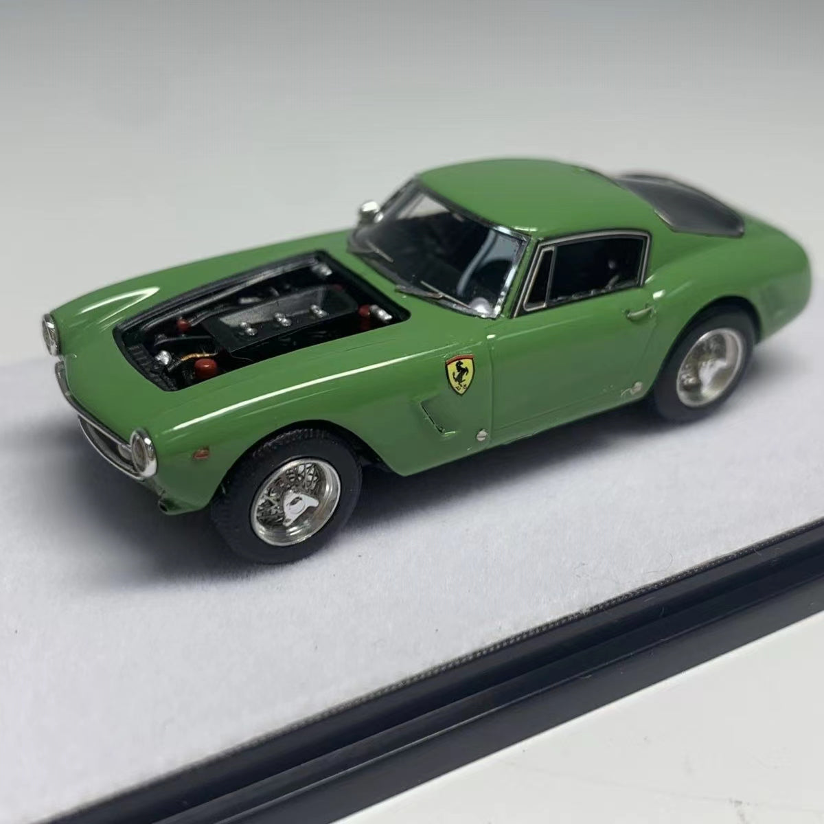 Ferrari 250 GTO Sports Car 1:64 Scale Models Resin (Green)