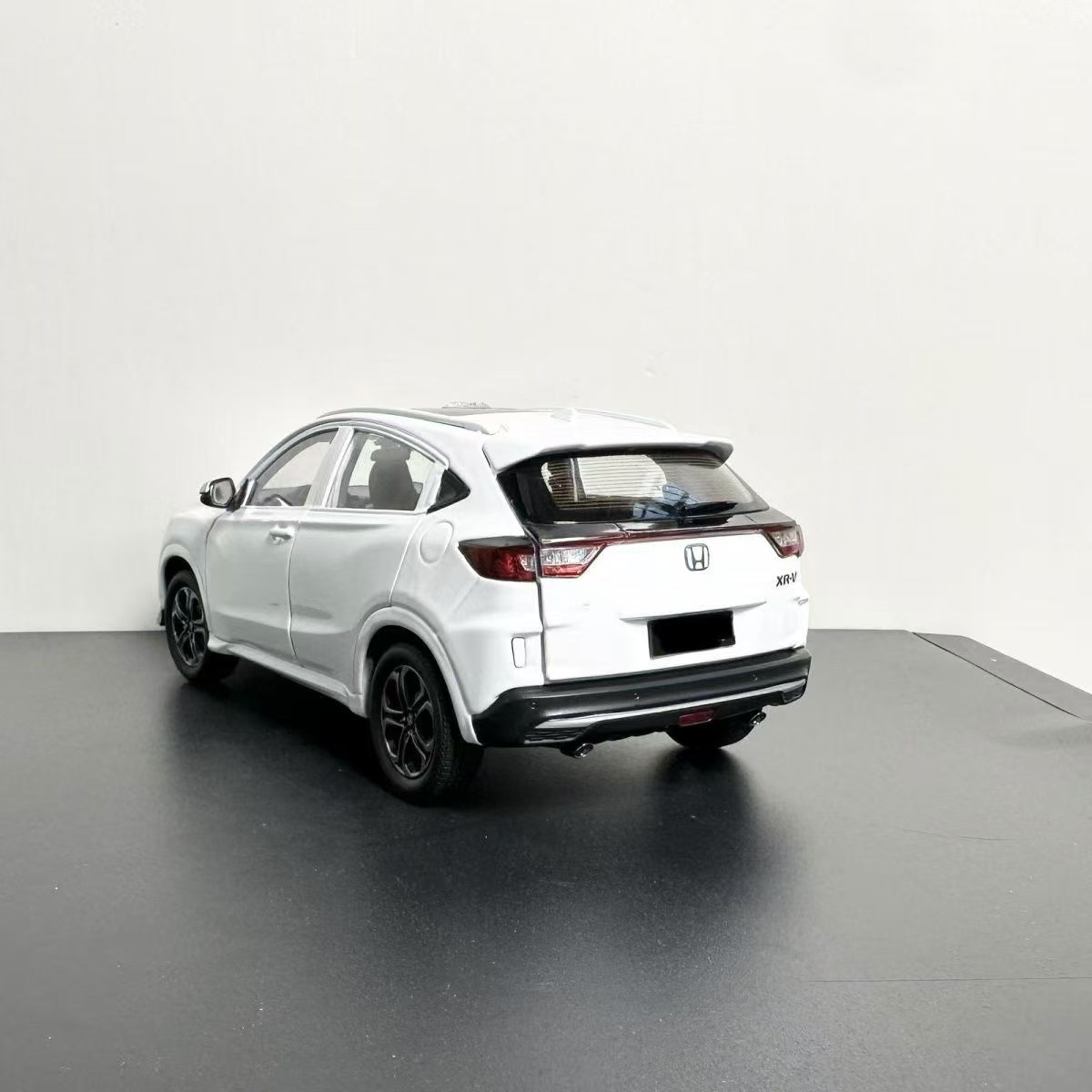 Honda XRV Full Series 2015 to 2023 White SUV 1:43 Car Scale