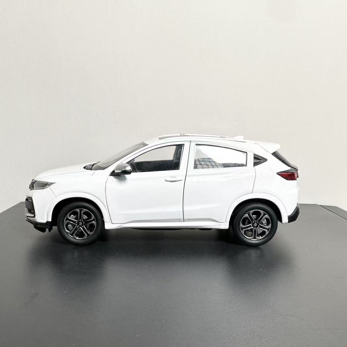 Honda XRV Full Series 2015 to 2023 White SUV 1:43 Car Scale