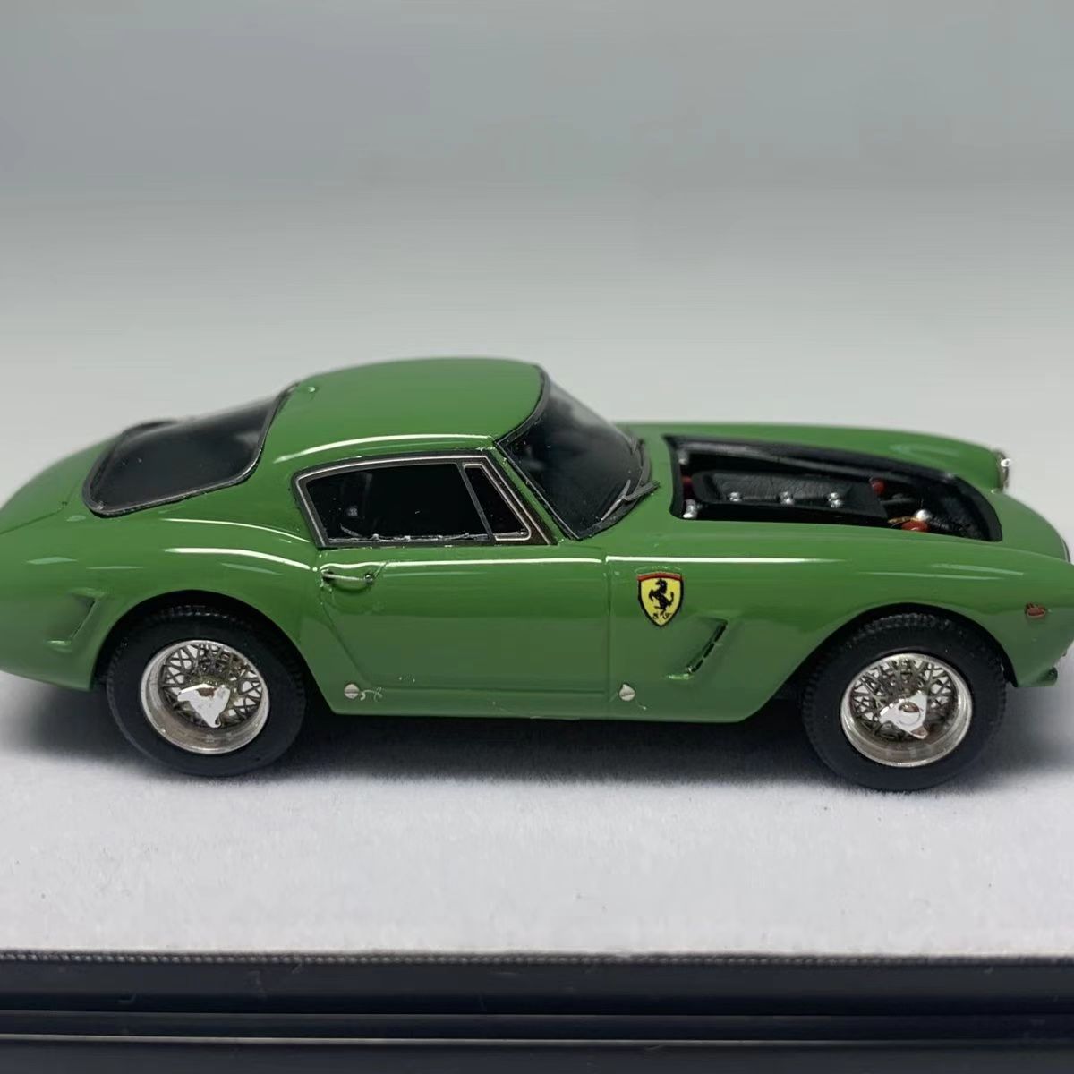 Ferrari 250 GTO Sports Car 1:64 Scale Models Resin (Green)