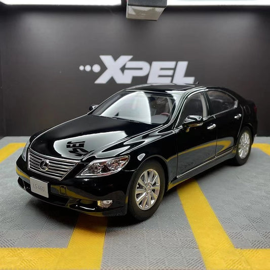 Lexus LS460 Sedan 1/18 Diecast Model Cars (Black)