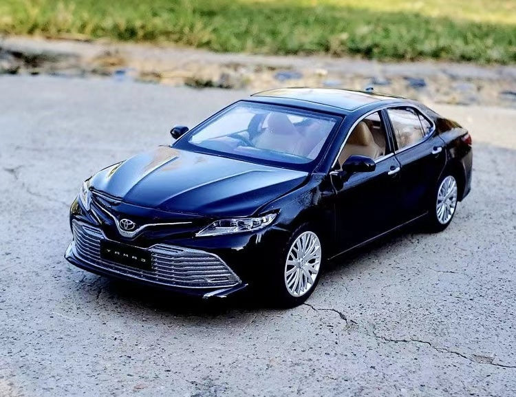 Toyota Camry 8th Generation Sedan Diecast Model 1:32 Scale