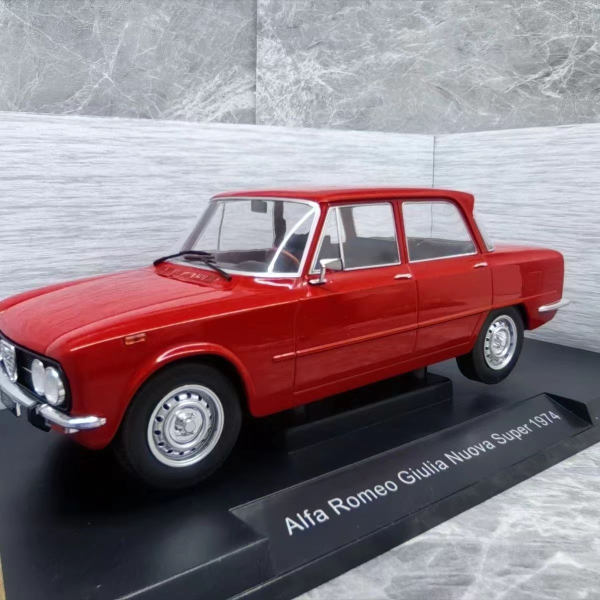 1974 Alfa Romeo Giulia Nuova Super Dark Red Toy Cars 1:18 Sscale