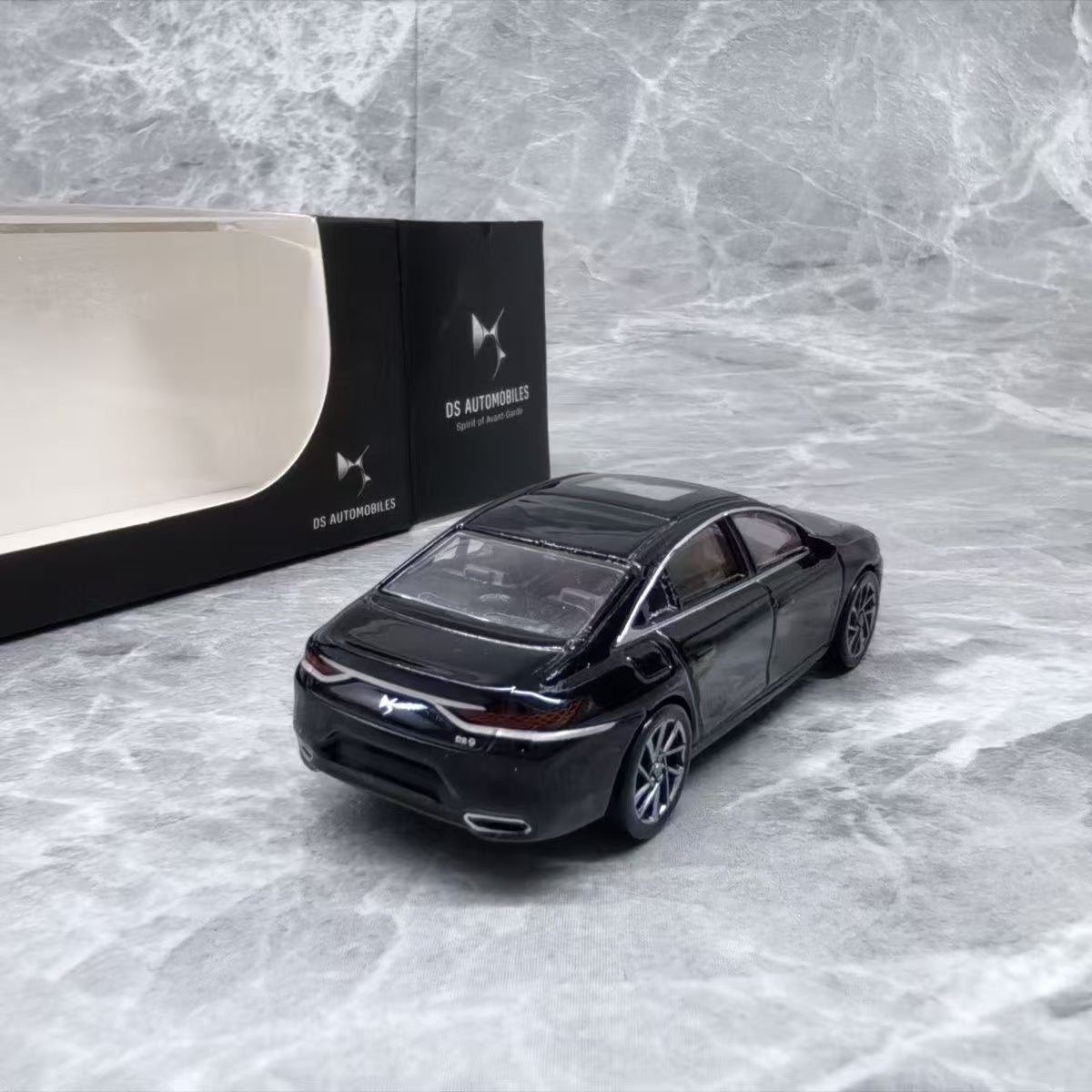 Citroën DS 9 1/64 Diecast (Black)