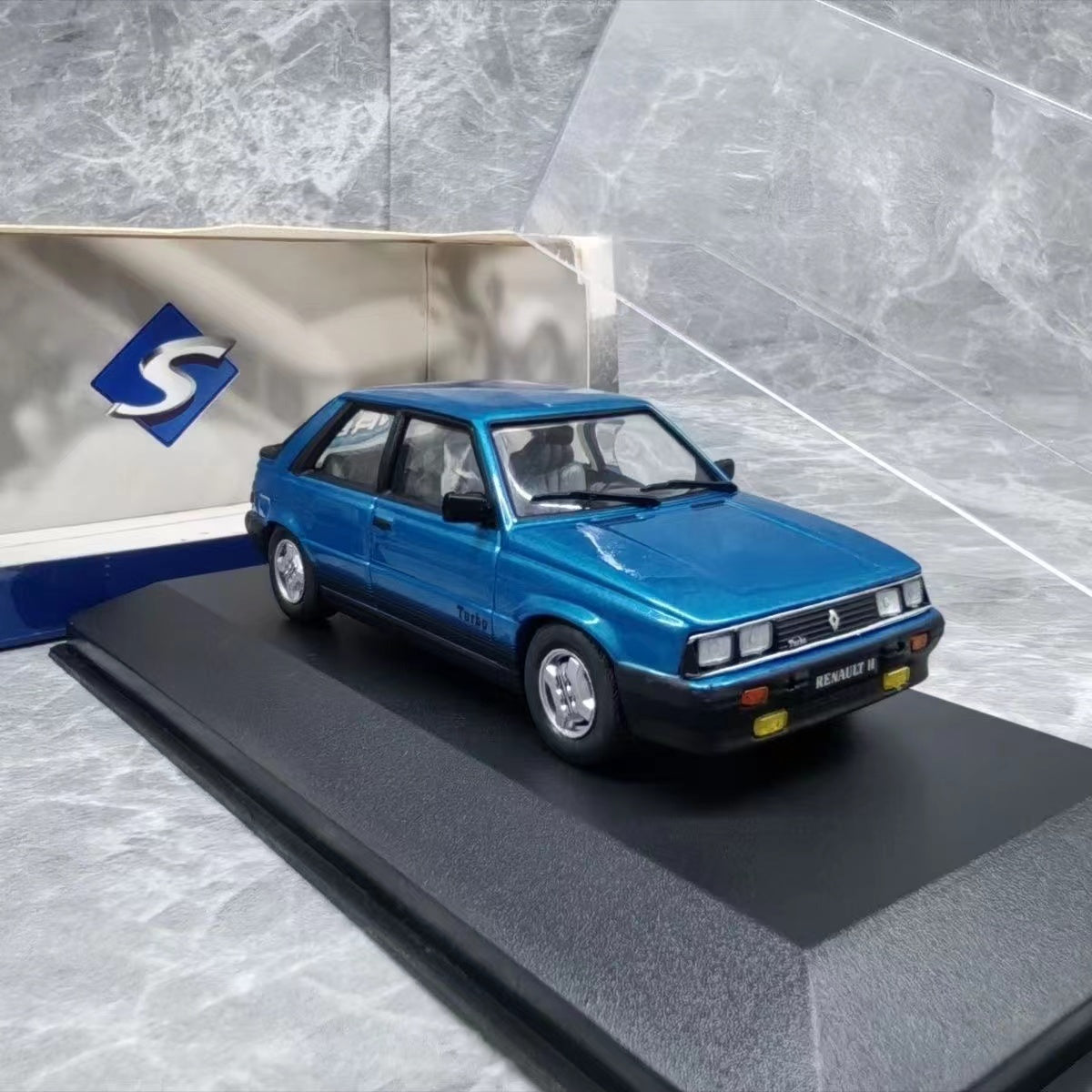 1985 Renault 11 Turbo Sedan 1:43 Diecast Cars (Blue)