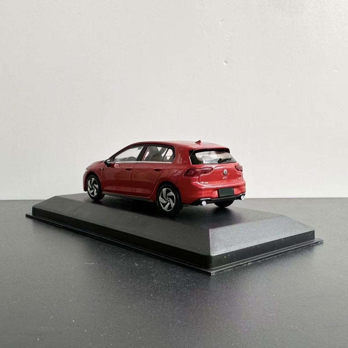 Volkswagen Golf 8 GTI Hatchback Scale 1:43 VW TYP3 Variant Model Cars (Red)