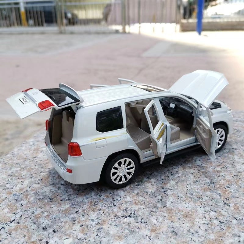 Toyota Land Cruiser SUV 1/24 Diecast Cars (White)