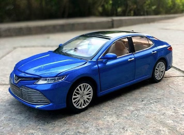 Toyota Camry 8th Generation Sedan Diecast Model 1:32 Scale