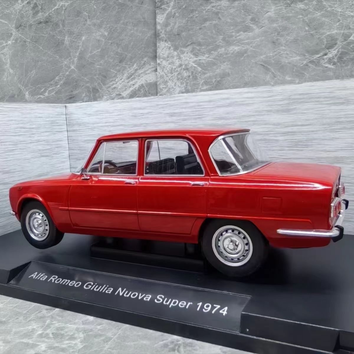 1974 Alfa Romeo Giulia Nuova Super Dark Red Toy Cars 1:18 Sscale