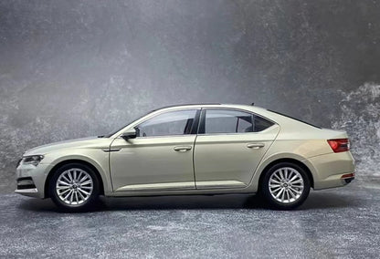 2020 Skoda New Superb Gold 1:18 Model Car