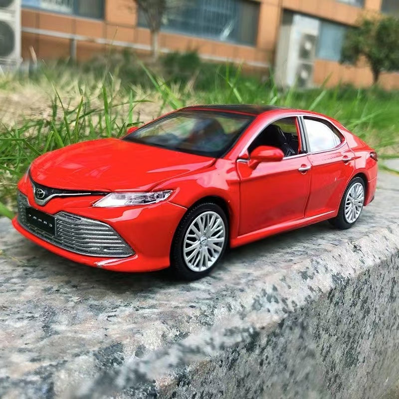 Toyota Camry 8th Generation Sedan Diecast Model 1:32 Scale