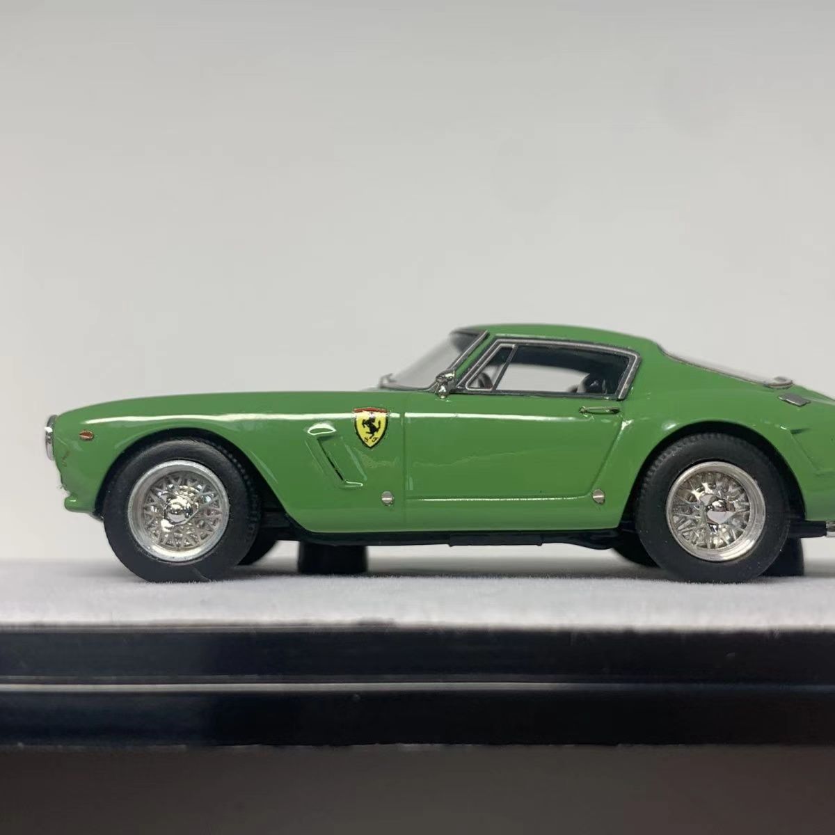 Ferrari 250 GTO Sports Car 1:64 Scale Models Resin (Green)