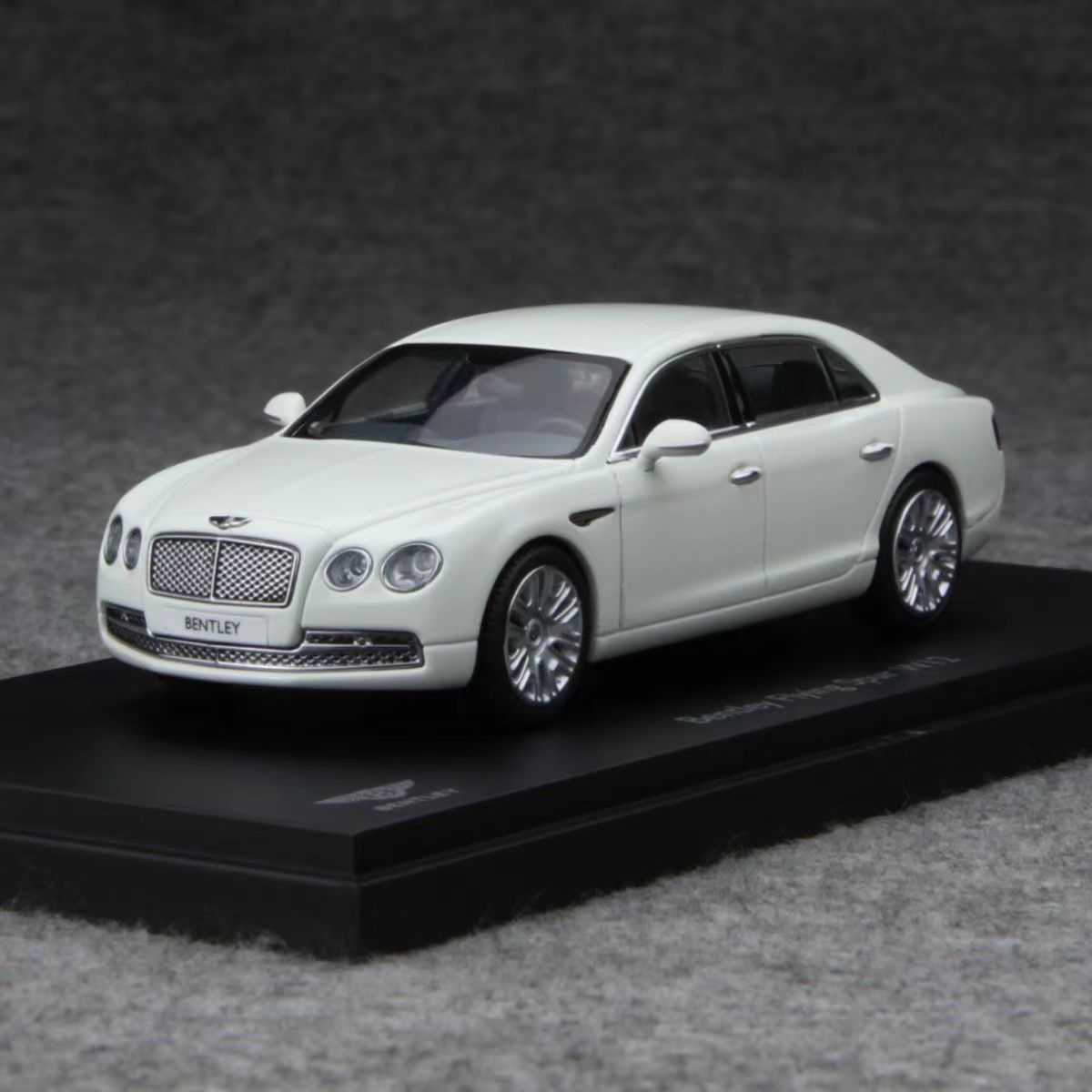 Kyosho Bentley Flying Spur W12 Simulation Alloy White 1/43 Scale Vehicles