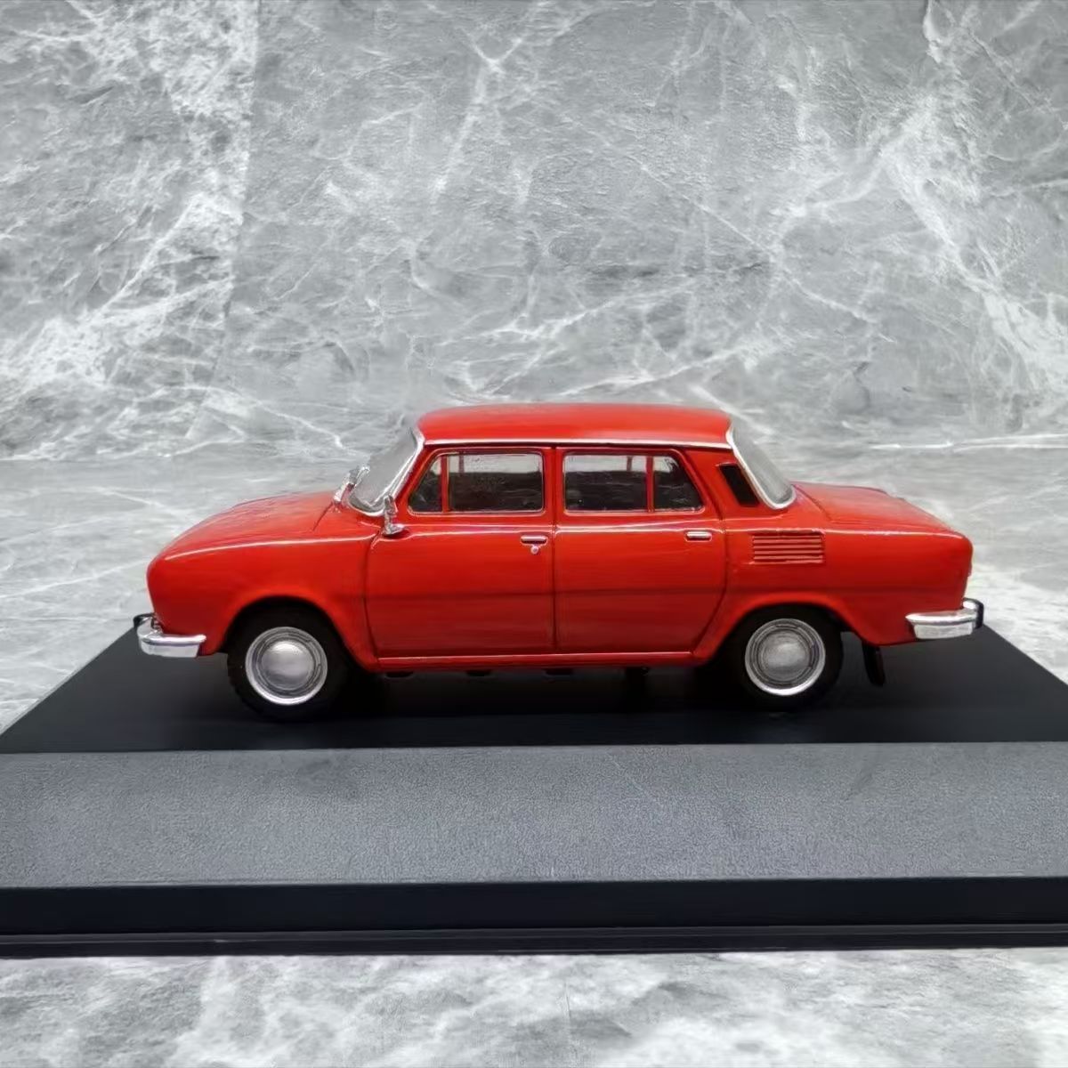 Skoda 100L Sedan 1:43 Diecast Models Auto Legends (Red)